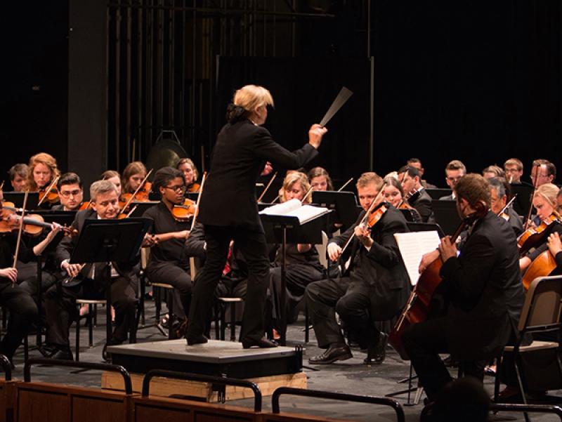 Miriam Burns conducting the Ohio State Symphony Orchestra