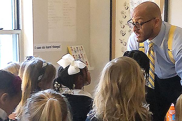 Jeffries presenting to his daughter's class