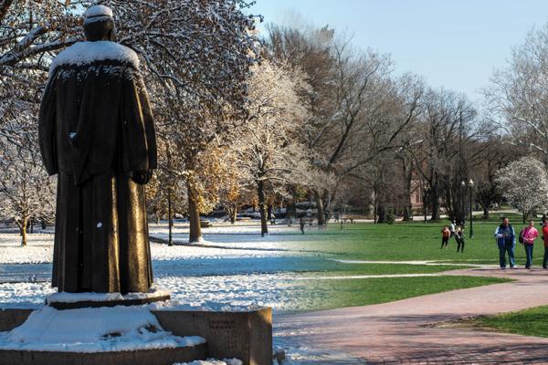 The Oval changes from winter to warmer weather